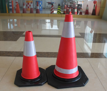 chóp nón giao thông