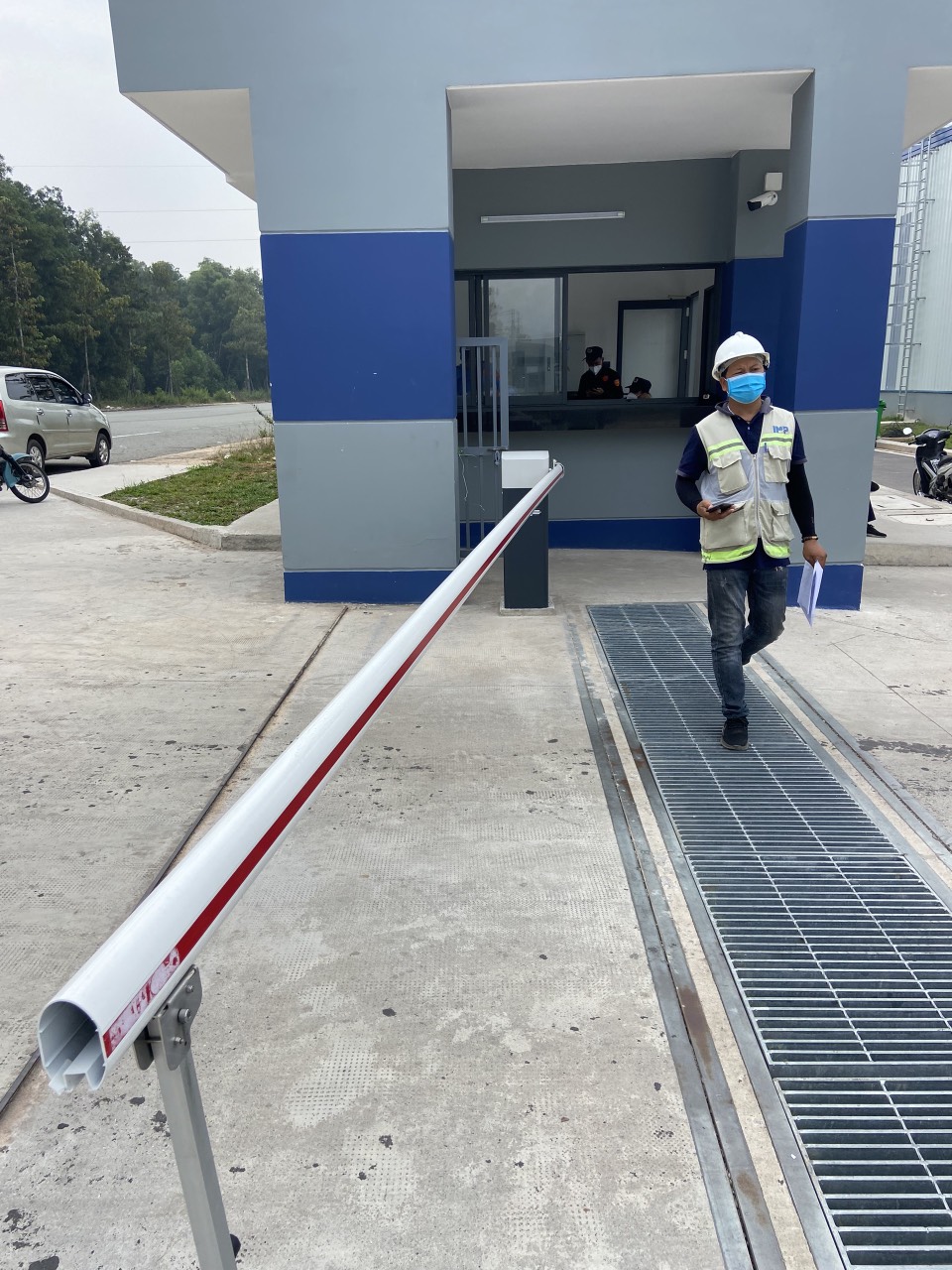 barie bật thanh chắn tự động khi bị đâm barie bật thanh chắn tự động khi bị đâm