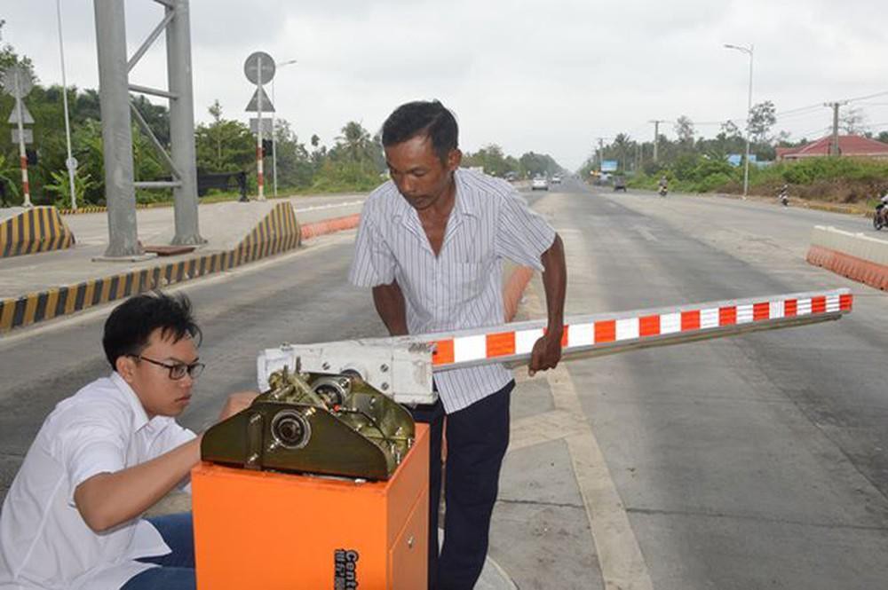 barie bật thanh chắn tự động khi bị đâm barie bật thanh chắn tự động khi bị đâm