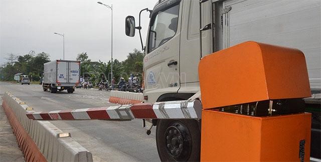 barie bật thanh chắn tự động khi bị đâm barie bật thanh chắn tự động khi bị đâm